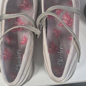 tan mary jane sketchers w/ bling!